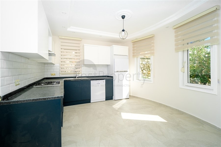 Меблированная вилла в 300 м от моря в районе Конаклы