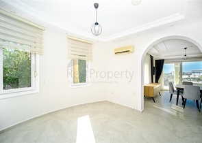 Меблированная вилла в 300 м от моря в районе Конаклы