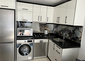 Светлая меблированная квартира 1+1 в центре Алании рядом с морем