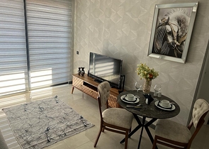 Светлая меблированная квартира 1+1 в центре Алании рядом с морем