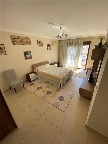 Просторная квартира 3+1 в районе Махмутлар 