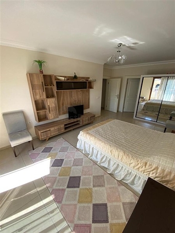 Просторная квартира 3+1 в районе Махмутлар 