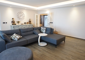 Меблированная четырехкомнатная квартира на первой линии у моря