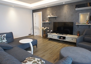 Меблированная четырехкомнатная квартира на первой линии у моря