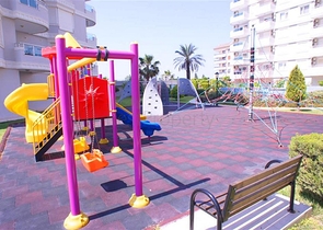 Меблированная четырехкомнатная квартира на первой линии у моря