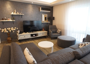 Меблированная четырехкомнатная квартира на первой линии у моря