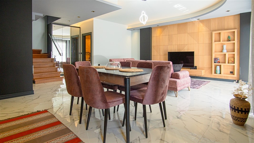 Красивый садовый дуплекс в Кестеле