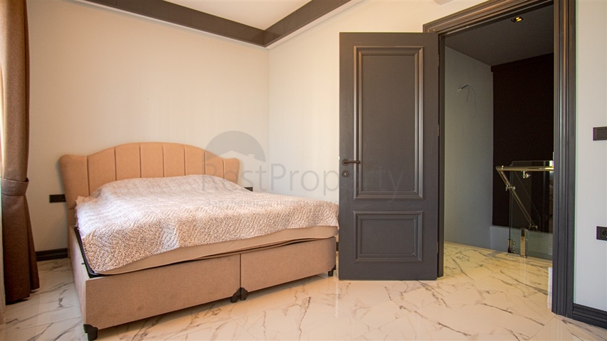 Красивый садовый дуплекс в Кестеле