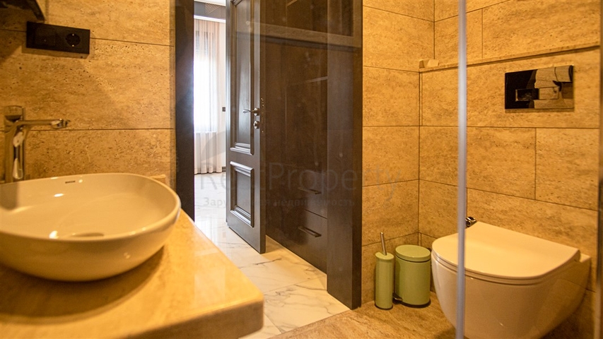 Красивый садовый дуплекс в Кестеле