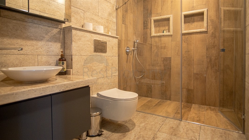 Красивый садовый дуплекс в Кестеле