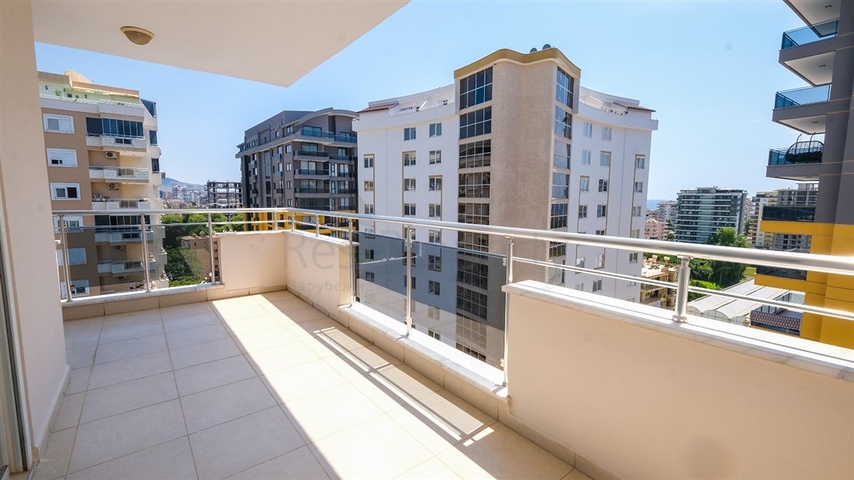 Трехкомнатная квартира в районе Махмутлар