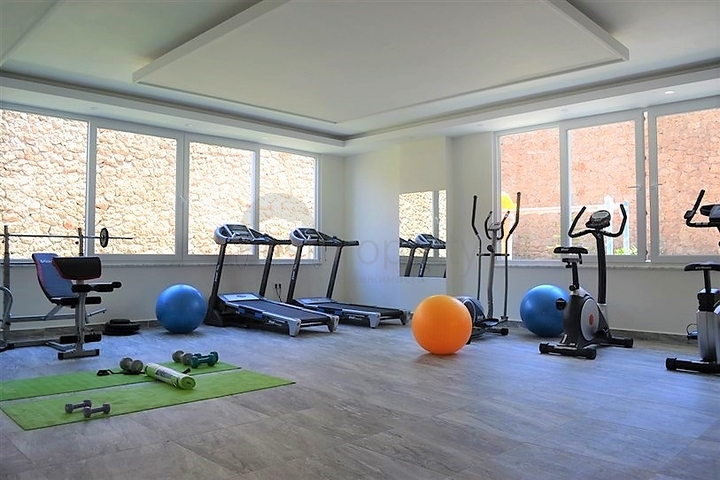 Двухуровневая просторная квартира с прямым видом на Средиземное море