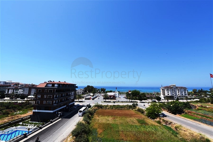 Двухуровневая просторная квартира с прямым видом на Средиземное море