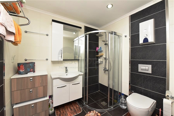 Двухуровневая просторная квартира с прямым видом на Средиземное море