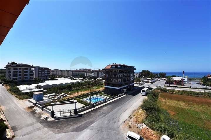 Двухуровневая просторная квартира с прямым видом на Средиземное море