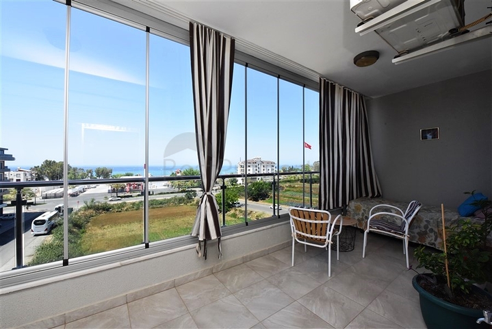 Двухуровневая просторная квартира с прямым видом на Средиземное море