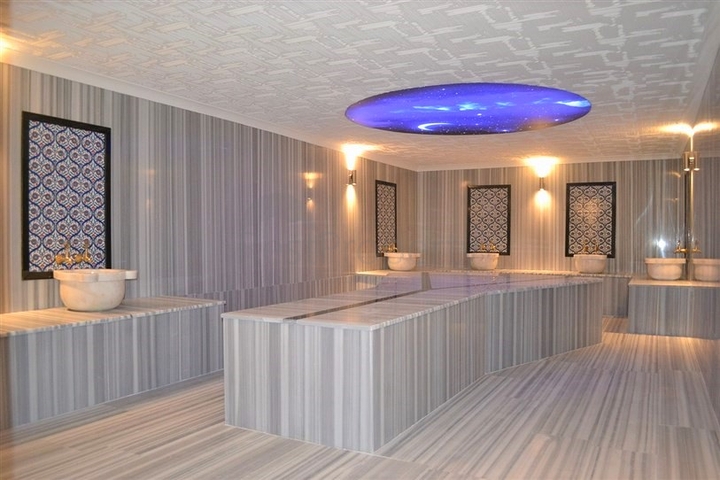 Двухуровневая просторная квартира с прямым видом на Средиземное море