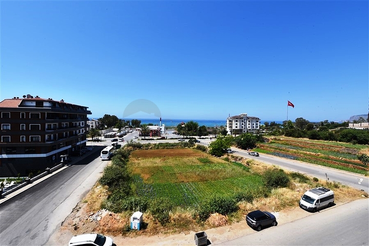 Двухуровневая просторная квартира с прямым видом на Средиземное море