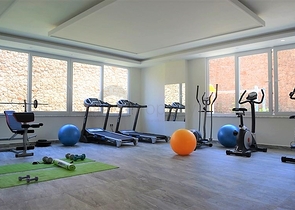 Двухуровневая просторная квартира с прямым видом на Средиземное море