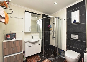 Двухуровневая просторная квартира с прямым видом на Средиземное море