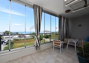 Двухуровневая просторная квартира с прямым видом на Средиземное море