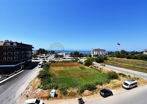 Двухуровневая просторная квартира с прямым видом на Средиземное море