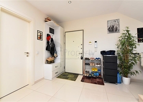 Двухуровневая просторная квартира с прямым видом на Средиземное море