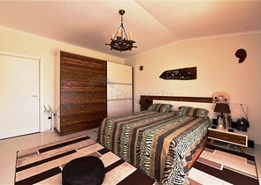 Двухуровневая просторная квартира с прямым видом на Средиземное море