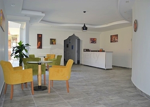 Двухуровневая просторная квартира с прямым видом на Средиземное море