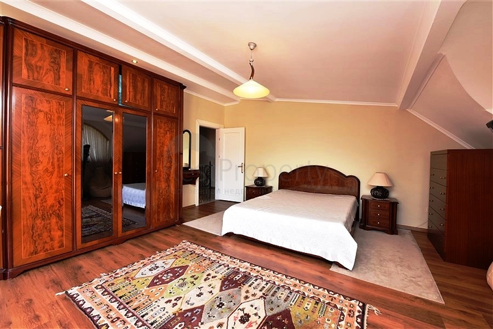 Пентхаус 5+1 в районе Оба в 600 м от моря