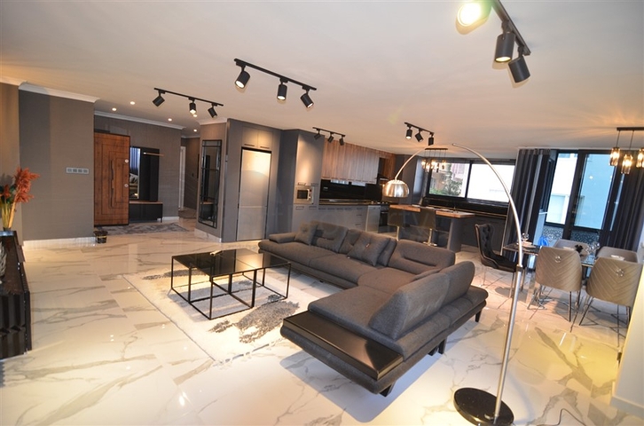  Апартаменты 2+1 в цeнтре Алании у пляжа Клеопатры