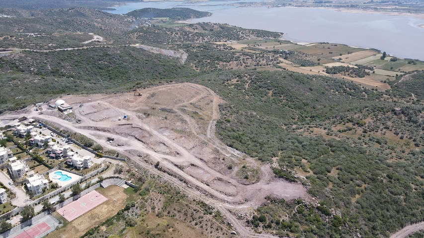 Виллы в современном стиле с видом на озеро.