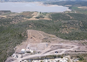 Виллы в современном стиле с видом на озеро.