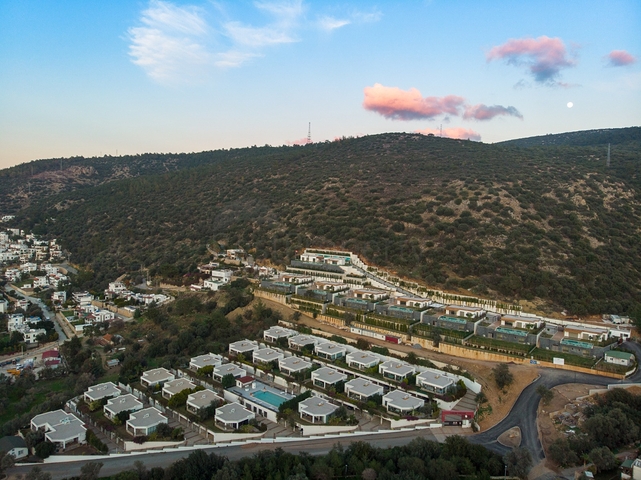 Виллы 5+1 с большим садом в центре Бодрума 