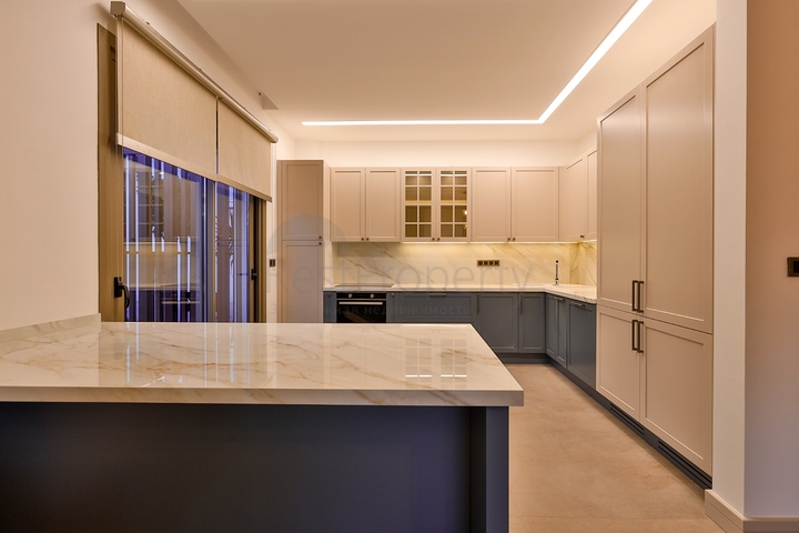 Виллы 5+1 с большим садом в центре Бодрума 