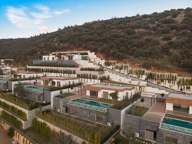 Виллы 5+1 с большим садом в центре Бодрума 