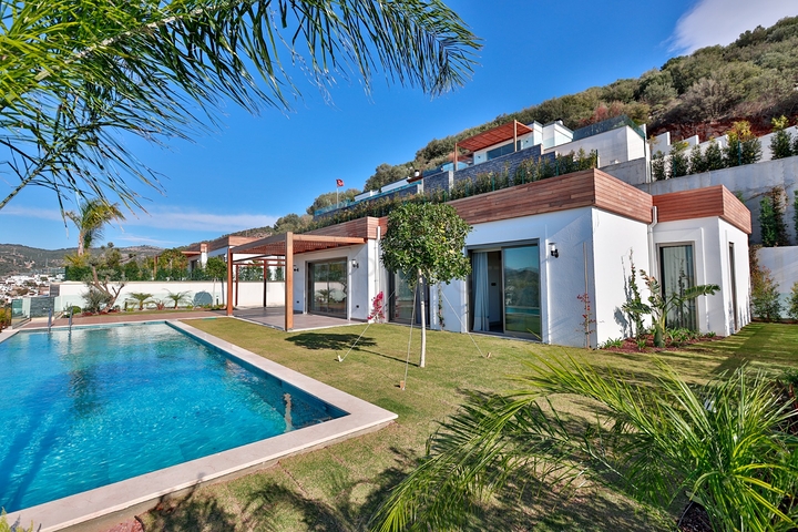 Виллы 5+1 с большим садом в центре Бодрума 