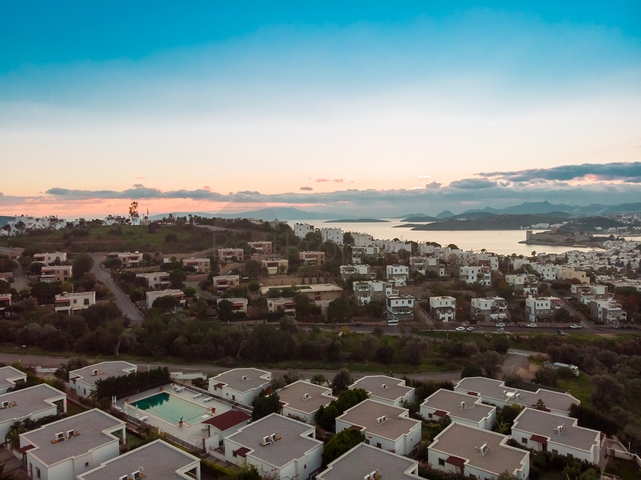 Виллы 5+1 с большим садом в центре Бодрума 