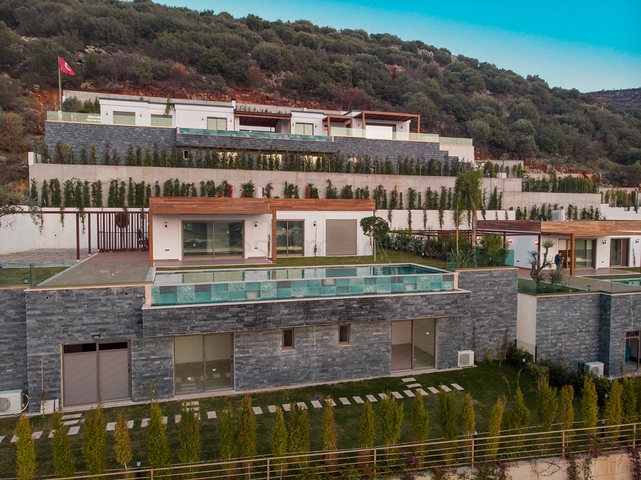 Виллы 5+1 с большим садом в центре Бодрума 