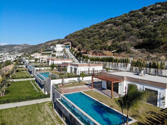 Виллы 5+1 с большим садом в центре Бодрума 