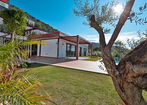 Виллы 5+1 с большим садом в центре Бодрума 