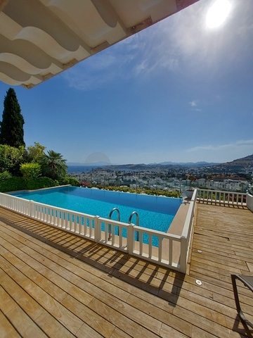 Вилла из натурального камня с шикарным видом на крепость