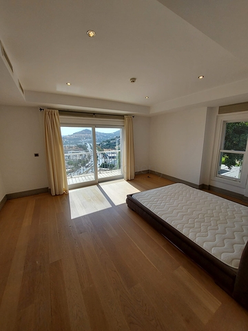 Вилла из натурального камня с шикарным видом на крепость