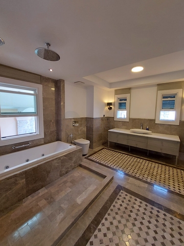 Вилла из натурального камня с шикарным видом на крепость