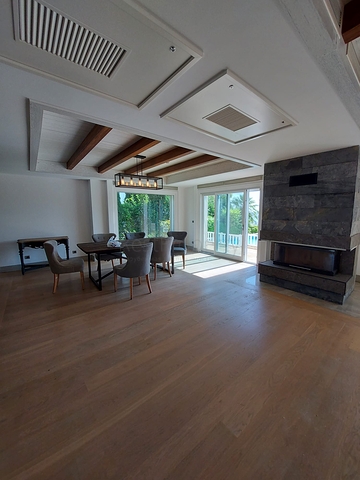 Вилла из натурального камня с шикарным видом на крепость