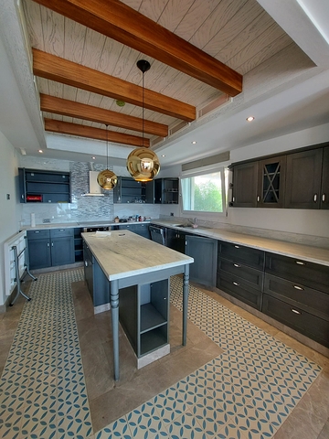 Вилла из натурального камня с шикарным видом на крепость