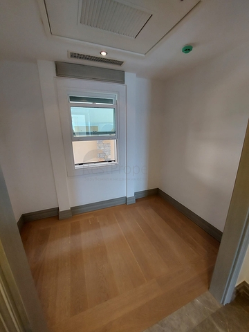 Вилла из натурального камня с шикарным видом на крепость