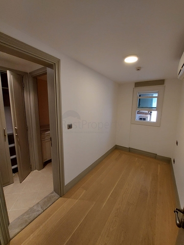 Вилла из натурального камня с шикарным видом на крепость