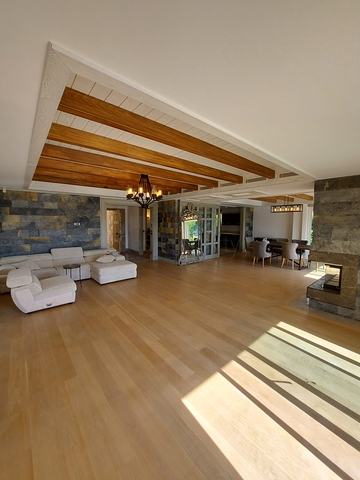 Вилла из натурального камня с шикарным видом на крепость