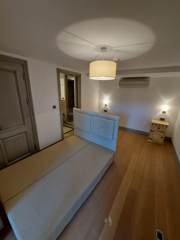 Вилла из натурального камня с шикарным видом на крепость